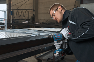 Bosch Professional GSR 18-2-LI Plus 2 Ah Çift Akülü Delme/Vidalama - Çantalı